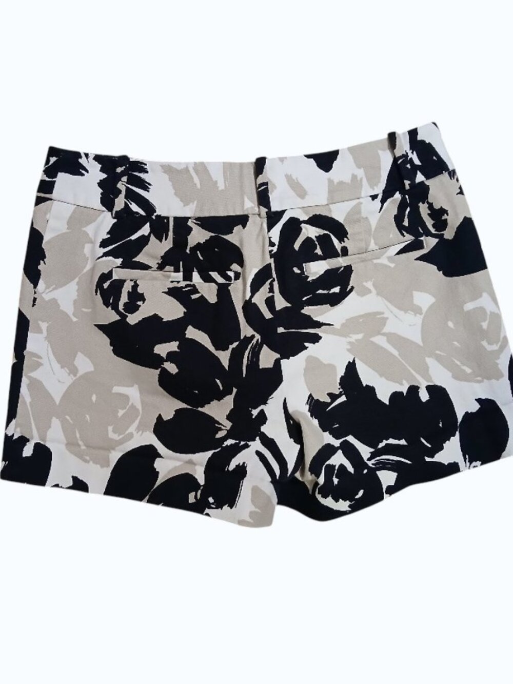 LOFT Black and Tan Print Riviera Shorts - Like New - Picture 6 of 7